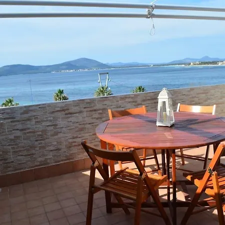Attico Fronte Mare Con Wifi E Canali Satellitari Апартаменты *